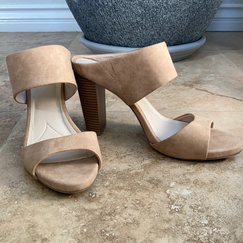 JENNIFER LOPEZ Sienna tan heels size 10